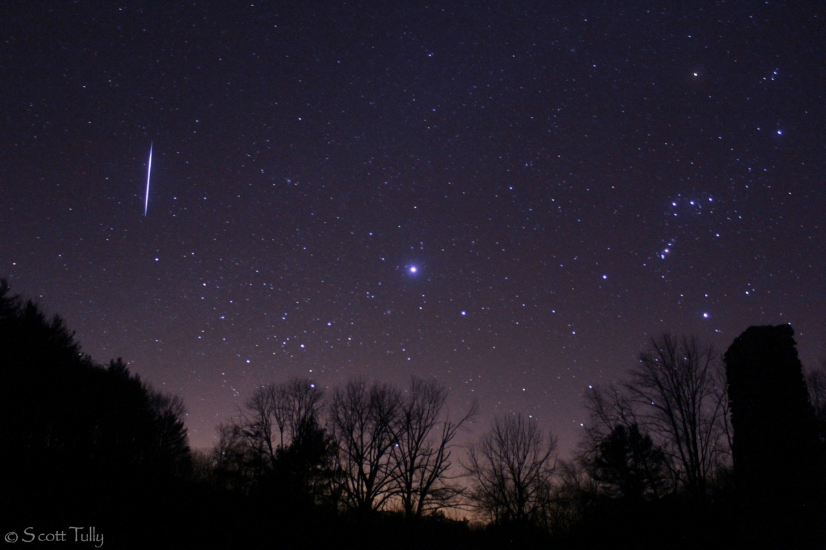 Leonid Meteor Shower Peaks Overnight Tonight: What to Expect